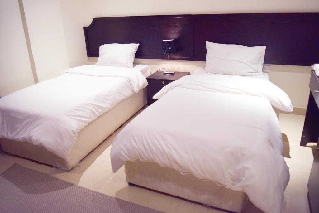 Leaders Plaza Apartments Koweït Chambre photo